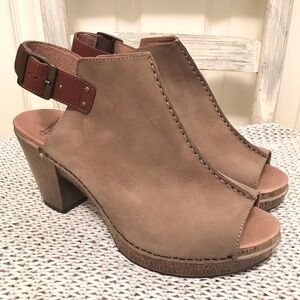 NWOB Dansko Reggie Peep Toe Bootie Taupe